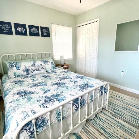 Beach Bungalow In Downtown Cocoa Beach Villa Bagian luar foto